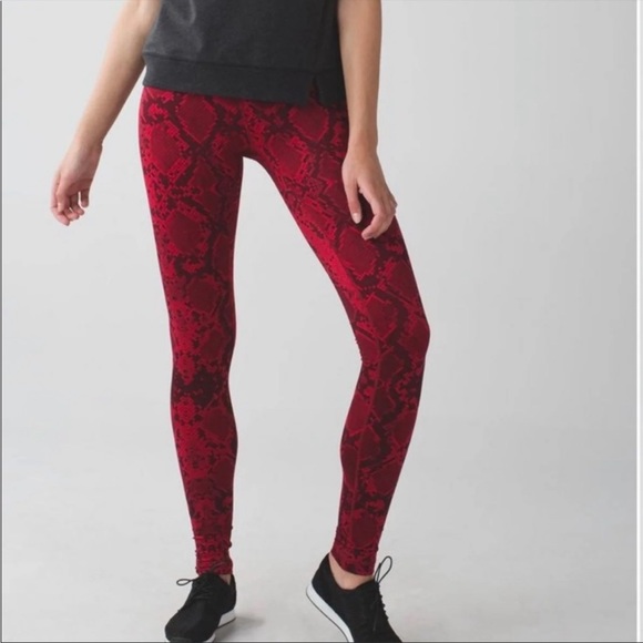 Lululemon wunder under hi-rise ziggysnake print. Color: Ride tide cranberry - Picture 1 of 16